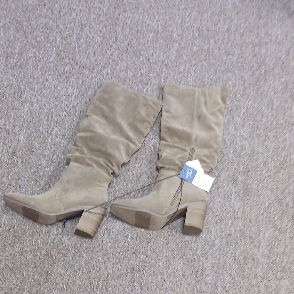 Universal Thread Taupe Heeled Boots